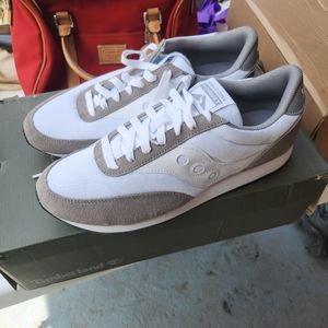 Gary and white ladies size 10 Saucony